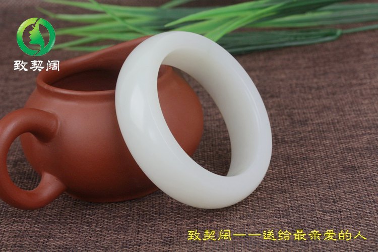 致契阔：女人一生拥有几个玉手镯才算完美