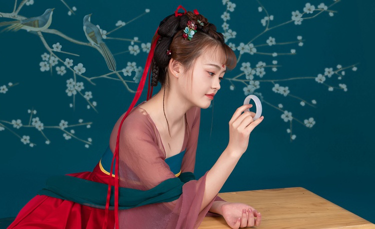 致契阔品牌：每一位东方女性的“玉镯情缘”