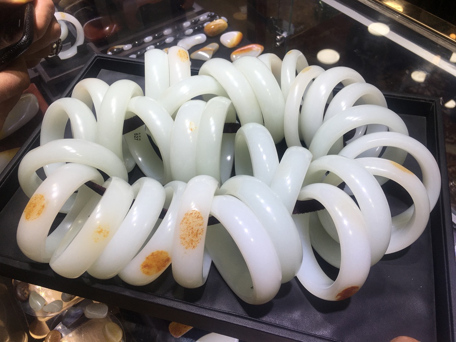 前期和田玉手镯成品展示10