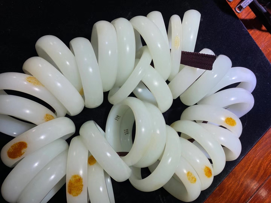 致契阔前期和田玉手镯成品展示4