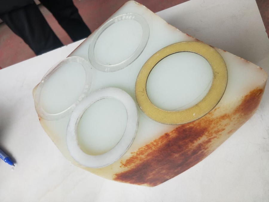 山东济南某公司定制致契阔玉器红皮料手镯15只