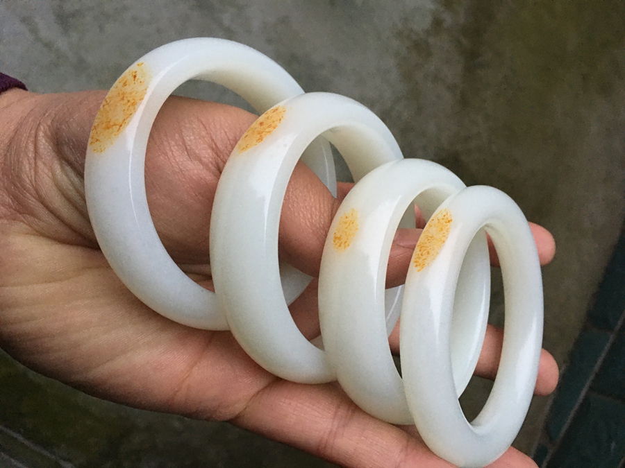 致契阔玉器给海口的裴女士定做的四只手镯